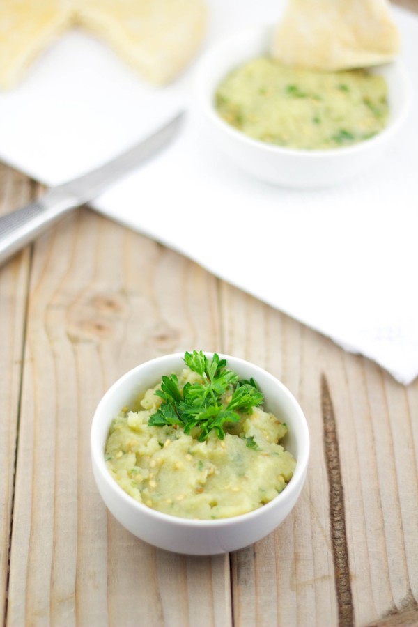 Greek Eggplant Dip | Melitzanosalata is a delicious Greek eggplant appetizer served with everything from bread to meats. 