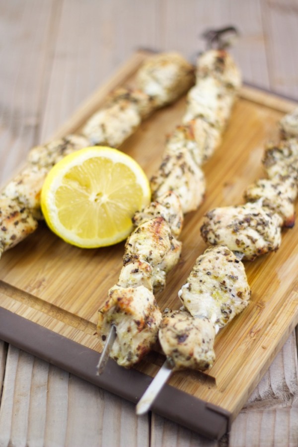 Souvlaki | These Greek chicken skewers are simple to make the taste amazing! Get creative by adding in your favorite herbs and watch everyone ask for seconds.