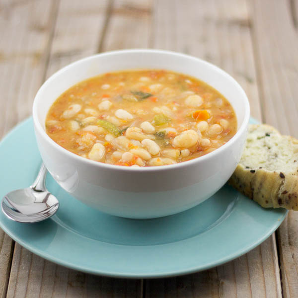 fassolatha | Greek bean soup is a heart and healthy Greek bean soup that some say is Greece's national dish!