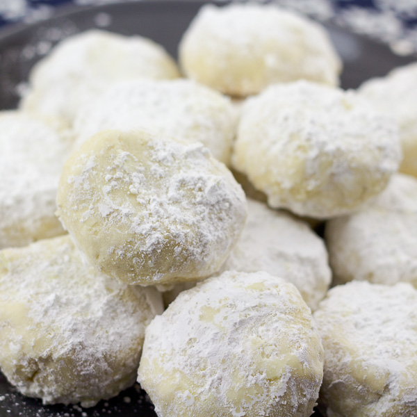 Greek Christmas cookies - Kourambiethes